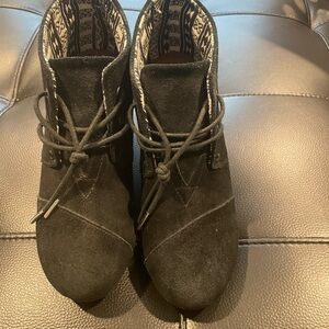 Black suede Toms wedges